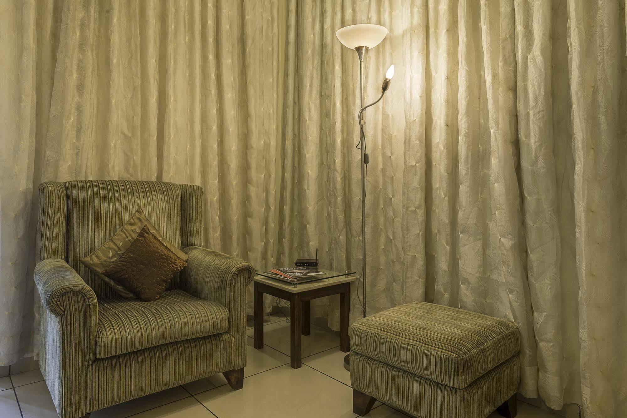 Mayflower Hayz Boutique Bangalore Esterno foto